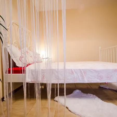 Cozy And With Balcony Διαμέρισμα *